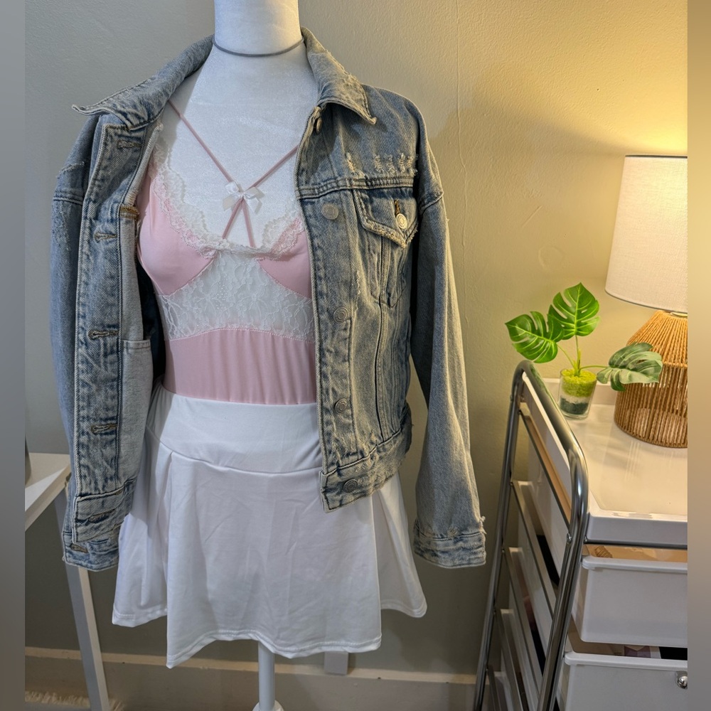 White versatile skirt - size small - dresss up or down